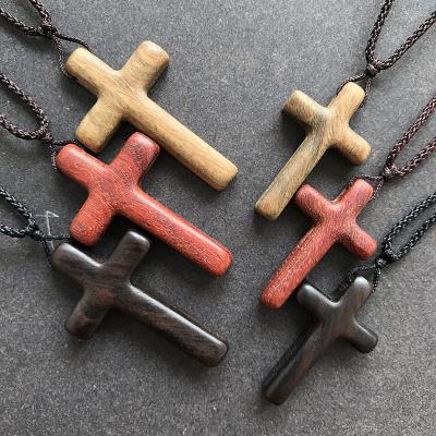 China Fashion Accessories Red Sandalwood Green Green Sandalwood Ebony Casual Pendant CLASSIC Love Solid Wood Cross Necklace for sale