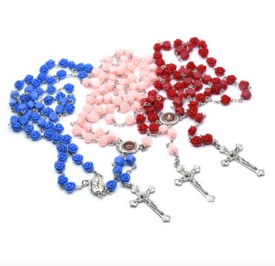 China 2022 Komi Rose Shaped Beads Virgin Mary Religious Catholic Cross Wedding Prayer Rosary Pendant Necklace for sale