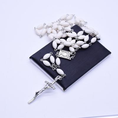 China Religious Komi 2022 Wholesales Religious White Acrylic Beads Cross Pendant Virgin Mary Beads Catholic Rosary Necklace for sale