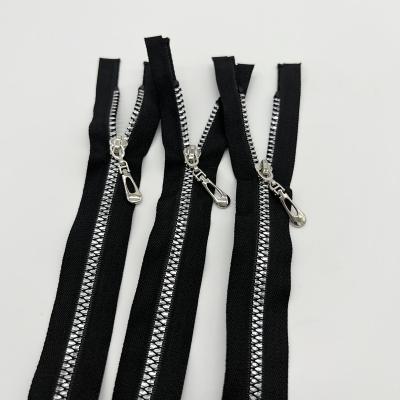 China Other New Custom Long Chain 5# Diamond Tooth Plated Platinum Plastic Zipper for sale