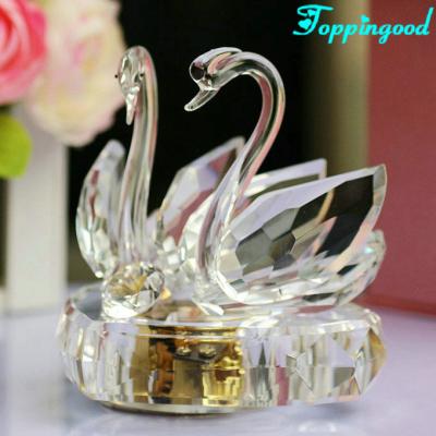 China Transparent Europe Swans Music Box Crystal With Heart Base For Birthday Gifts for sale