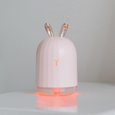 China Ultrasonic Essential Animal Grain Diffuser 220ml Air Diffuser Mini Car Water Humidifier with LED Light for sale