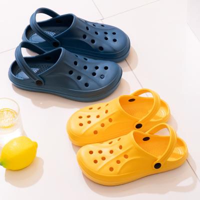 China 2021 Hot Selling Massage Men Clogs Para Clogs Summer Clogs Charms Flat Bottomed Slippers Womens Shoes for sale