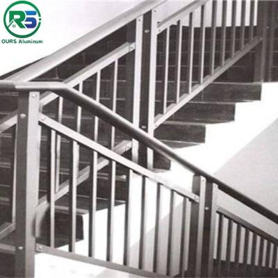 China La verja de aluminio simple negra de la mano del estilo PVDF PPG para los pasos de las escaleras Listo-A-monta en venta