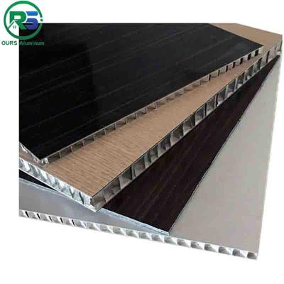 China 8mm Thickness Clip In Metal Ceiling Aluminum Wall Panels Architectural Suspended Fireproof Te koop