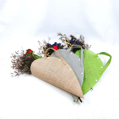 China Qingyun Eco-friendly Waterproof Jute Fabric Natural Flower Wrapping Gift Bag With Handle Flowery Bag for sale