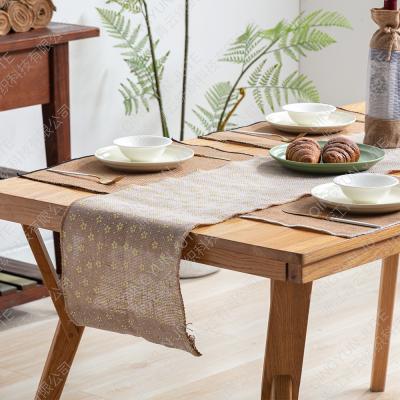 China Qingyun Natural Burlap 12 in X 118 in Pattern Customized Wedding Beautiful Burlap Jute Garland Flower Table Runner for sale