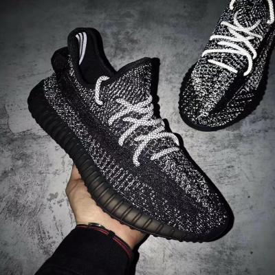 China New Arrival Anti-slippery Sports Shoes Yeezy 350 High Quality Black V2 Shoes for sale