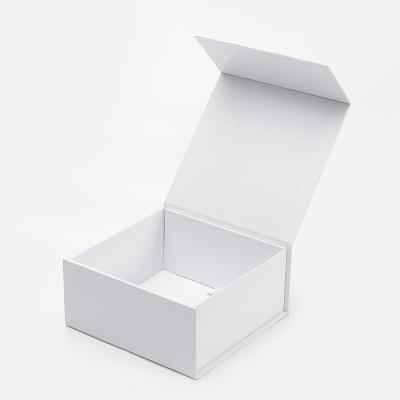 China Handmade Wholesale Empty LOGO Fashion White Packaging Paper Cardboard Custom Small Gift Folding Magnetic Boxes for sale