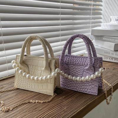 China 2022 High Quality Shoulder Bag Pearl PU Messenger Handbags Purse Summer Casual Chain Handlebags for sale