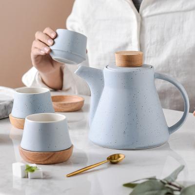 China Nordic Style Stocked Customized Porcelain Wood Cup Holder Ceramic Teapot Set Of 5 Pot With Tea Cups Set AWS8008 for sale