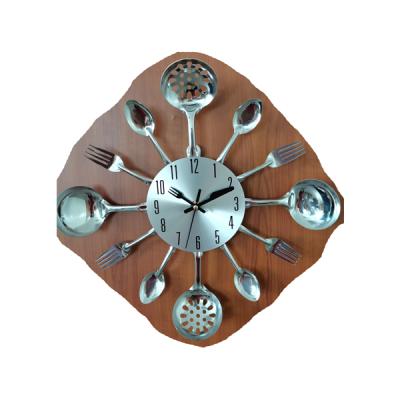 China Class Decorative Silver Kitchen Wall Clock with Forks and Spoons for Dining Room for sale