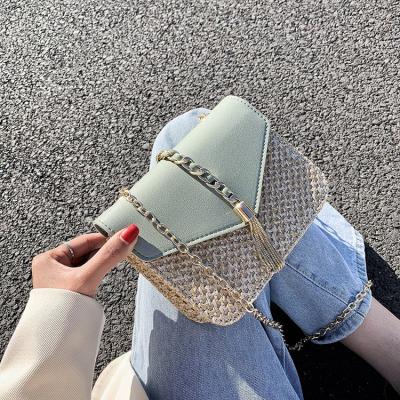 China 2020 New Fashion Fashion Straw Rattan Round Crossbody Bags Handmade Purse With Chain for sale