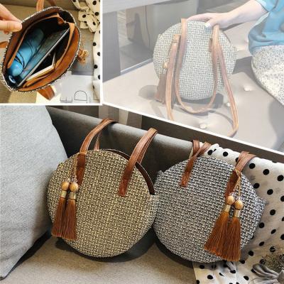 China Picnic Women Straw Crossbody Purse Beach Handmade Woven Shoulder Bag with Tassels for sale