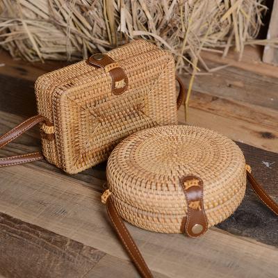 China Picnic Round Rattan Bags Handmade Bali Ata Straw Crossbody Bag for sale