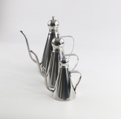 China kitchenware 304 stainless steel olive oil kettles/oil pots/sustainable oil bottles for sale