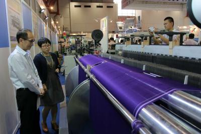 China Chirurgisch van het Katoenen Weefgetouw Wevende Machinerapier Elektronische 350r/min - 380r/min Te koop