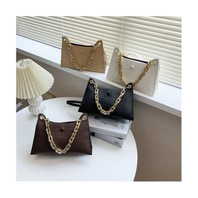 China Fashion Retro Crocodile Ladies Armpit Clips Bags 2022 For Women Handbags Ladies Armpit Alligator Bolsa Shoulder Bags Thick Chains Women for sale