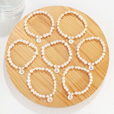 China HuPo.HuTu New Trendy Fashion Style Jewelry Single Beaded Freshwater Adjustable Pearl With Shell Initial Letter Bracelet For Women for sale