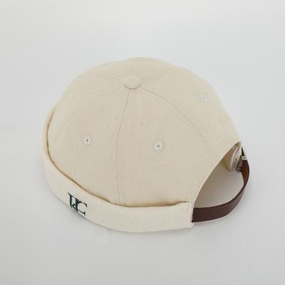 China OEM Custom High Quality COMMON 6 Panel Cotton Visorless Docker Hat, Men's Embroidery Logo Skull Brimless Cap Leather Strap for sale