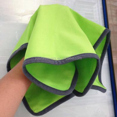 China Viable Customization 40X40cm 300 GSM Green Microfiber Car Towel Stained Glass Detailing Cleaning Cloth for sale