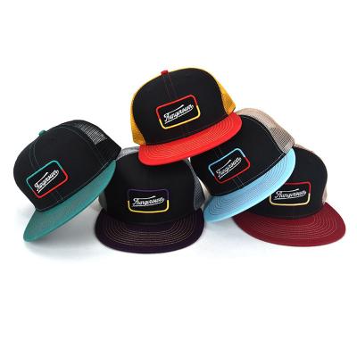 China Custom Plain Flat Brim 6-Panel Summer JOINT Applique Mesh Fabric Snapback Hats Trucker Sports Hats for sale