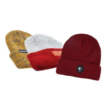 China COMMON COMMONS Ribbed Knit Acrylic Custom Logo Mens Beanies With Custom Embroidery for sale