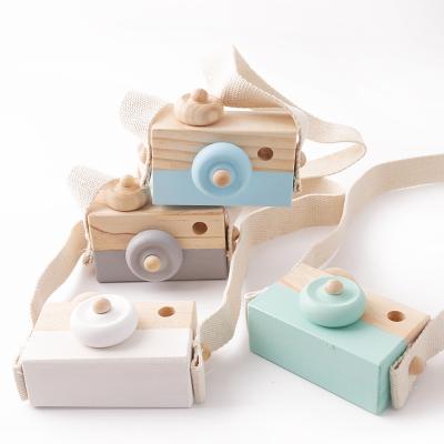 China Hot Selling Custom Kaleidoscope Cute Wooden Pretend Hanging Toy Wooden Camera Baby Kids Camera Toys for sale