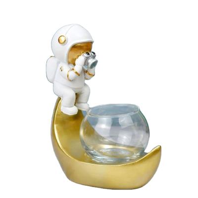 China Europe OEM ODM Resin Opens Nordic Creative Cute Astronaut Home Decor Hydroponic Fish Tank With Light For Decoration for sale