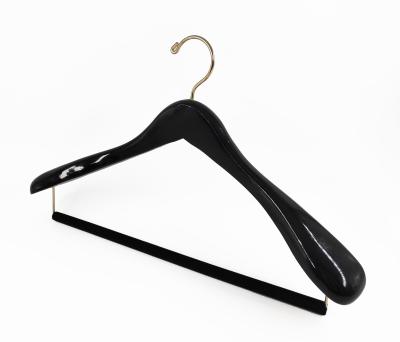 China Modern Luxury Wooden Clothes Hanger Brand Brand Shiny Black Wooden Suit Hanger for sale