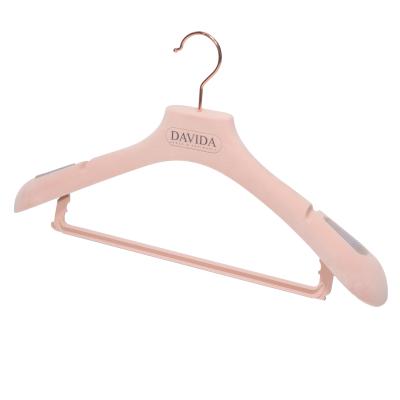 China YT Pink Anti-slip Velvet Coat Hanger Non-Slip Blush Color Velvet Coat Hanger With Trouser Bar for sale