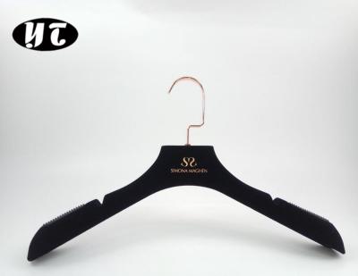 China LY196 DISPLAY velvet hanger hot sale unisex coat hanger customize logo plastic coat hanger for sale