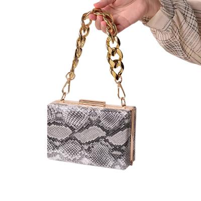 China Custom Snake Print Women Evening Clutch Bags Party 2022 Snake Pattern Chunky Chain Cross - Body Purse for sale