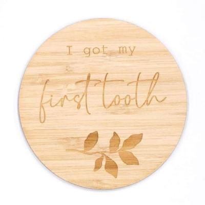 China Customized Baby Wood Announcement Sign Wooden Photo Props Newborn Shooting Props Wooden Card Hello World Milestone Card for sale