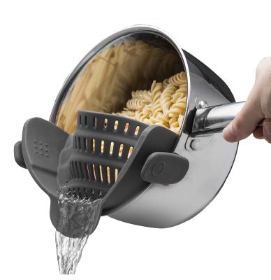 China Viable Spout Kitchen Pan Food Strainer Heat Resistant Collapsible Bowl Pot Silicone Removable Colander for sale