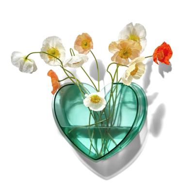 China Yiqun Modern Luxury Tabletop Heart Acrylic Flower Vase For Wedding Transparent Nordic Acrylic Vase For Valentine's Day for sale