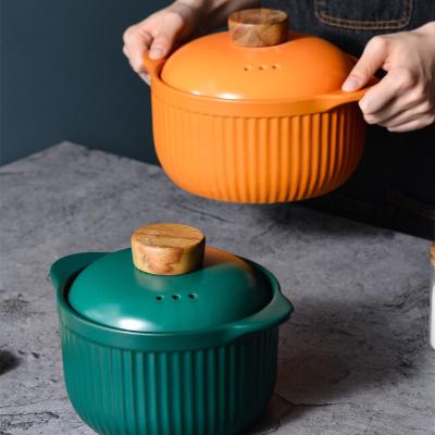 China Wholesale Sustainable Green Orange Ceramic Pot Kitchen Cookware Plant Casserole Ceramic Plant Lid With Wood Top for sale