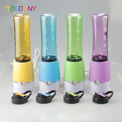 China Outdoor Personal Smoothie Blender Juice Cup Mini Hand Travel Electric Blender Usb Blender Cup Shaker Machine for sale