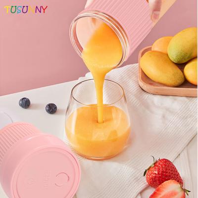 China New Usb Fruit Portable Hand Blender Blender Juicer Outdoor Personal Portable Electric Juicer Blender for sale