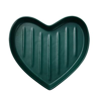 China Viable Simple Style Stripe Porcelain Salad Bowl Creative Ceramic Heart Serving Plate Green Ceramic Heart Tableware for sale