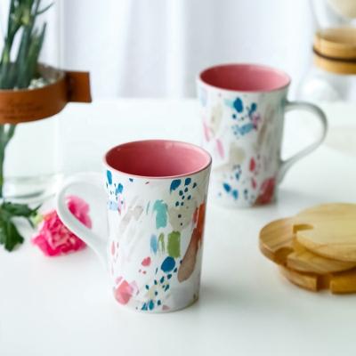 China Viable European Style Coffee Mug With Milk Printing Large Handle Porcelain Creative Mug Fashion Ceramic Coffee Mug for sale