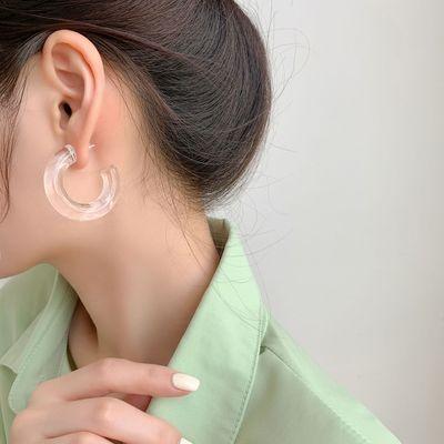 China CLASSIC High Quality Clear Resin Earrings C Shaped Acrylic Earring For Girls Women for sale