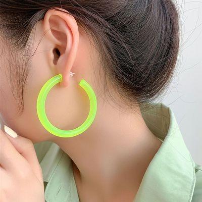 China CLASSIC New Trendy Clear Resin Big Circle Earrings C Shaped Acrylic Earring For Party for sale