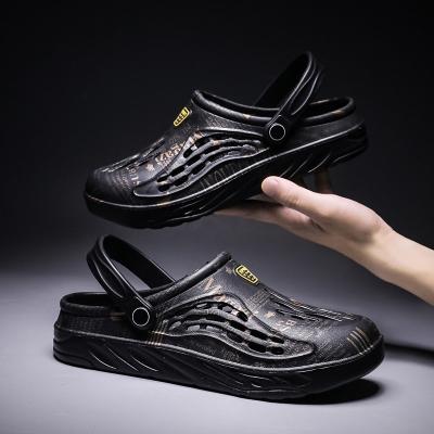 China Hot Selling Fashion Trend A0251 Garden Shoes Clogs Beach Unisex Sandals Waterproof Shoes Eva Crocodile Clogs for sale