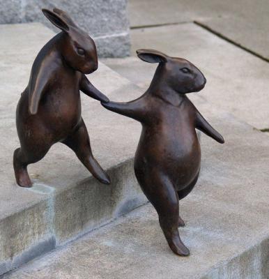 China Europe Customized Best Quality Hare Rabbit Sculpture Bronze Statue Garden Made In China for sale