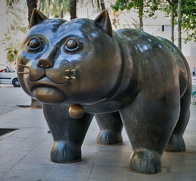 China Outdoor Noise Bronze Famous Art Casting Copper Bronze Fat Cat Europe Landscape Statues Fernando Botero Cat Statue Giant for sale