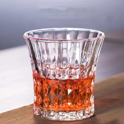 China Luxury KOREAN Fancy Whiskey Drinks Glass Whiskey Tumbler with Factory Price for sale