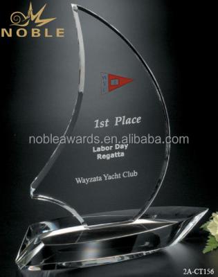 China Custom America Noble Sandblasting Sailboat Shaped Crystal Plaque Optical Trophy for sale