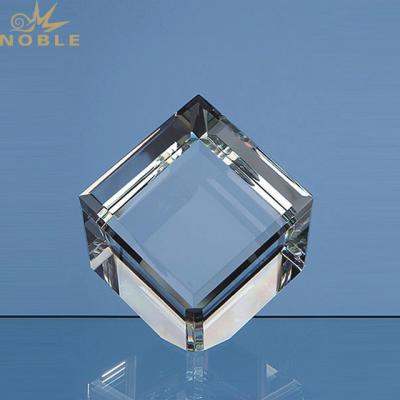 China Europe 2021 Noble Optical K9 3D Crystal Cube Vacuum Award For Laser With Bottom Cut for sale