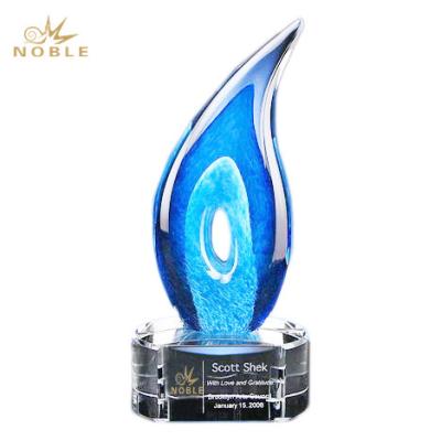 China Europe Noble Custom Engraved Glass Blue Hand Color Blown Frame Trophy Awards for sale